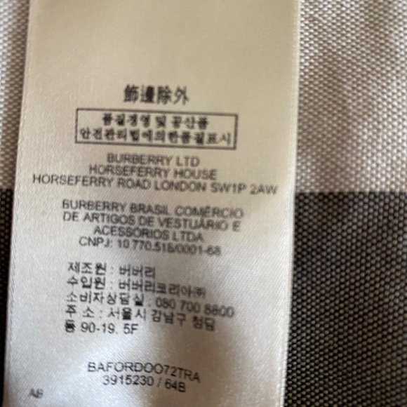 Iconic 3/4 length Burberry double breasted trench in unique khaki beige color. - Picture 5 of 6